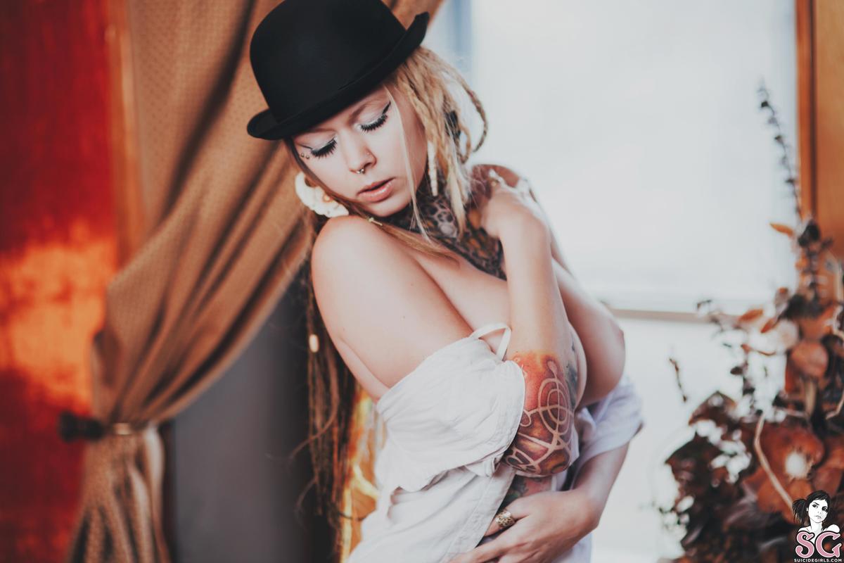 mewes-ultraviolence-15.jpg