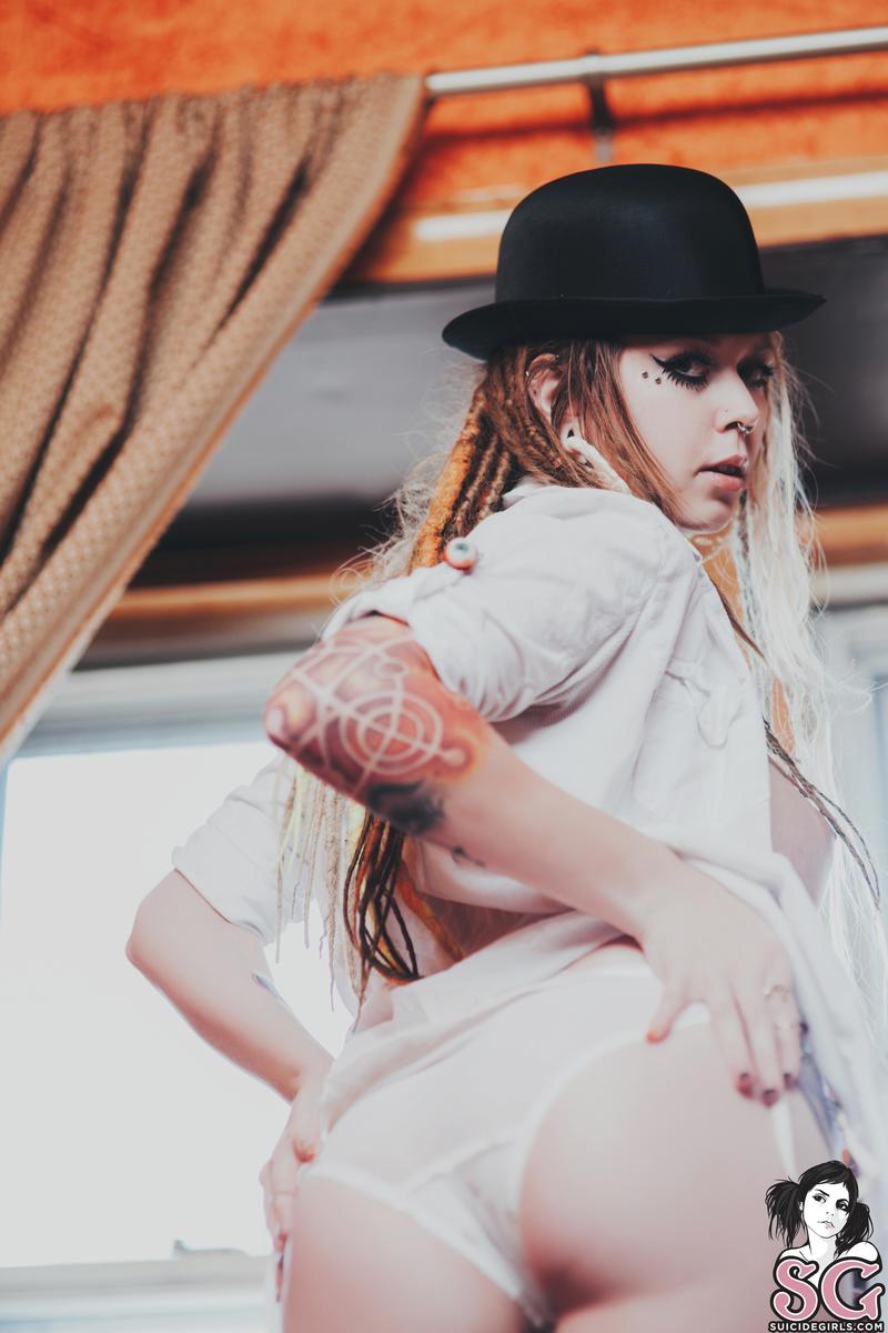 mewes-ultraviolence-19.jpg