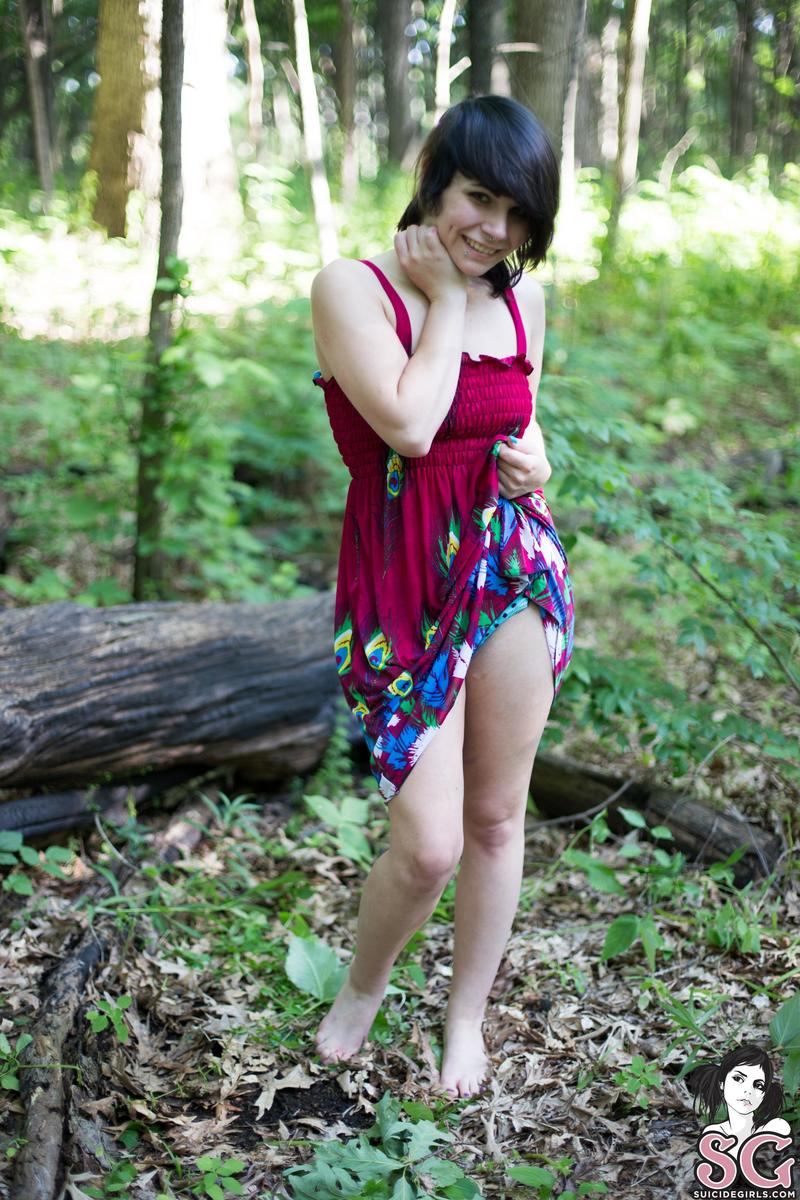 dollettamarionette-aloneinthewoods-03.jpg