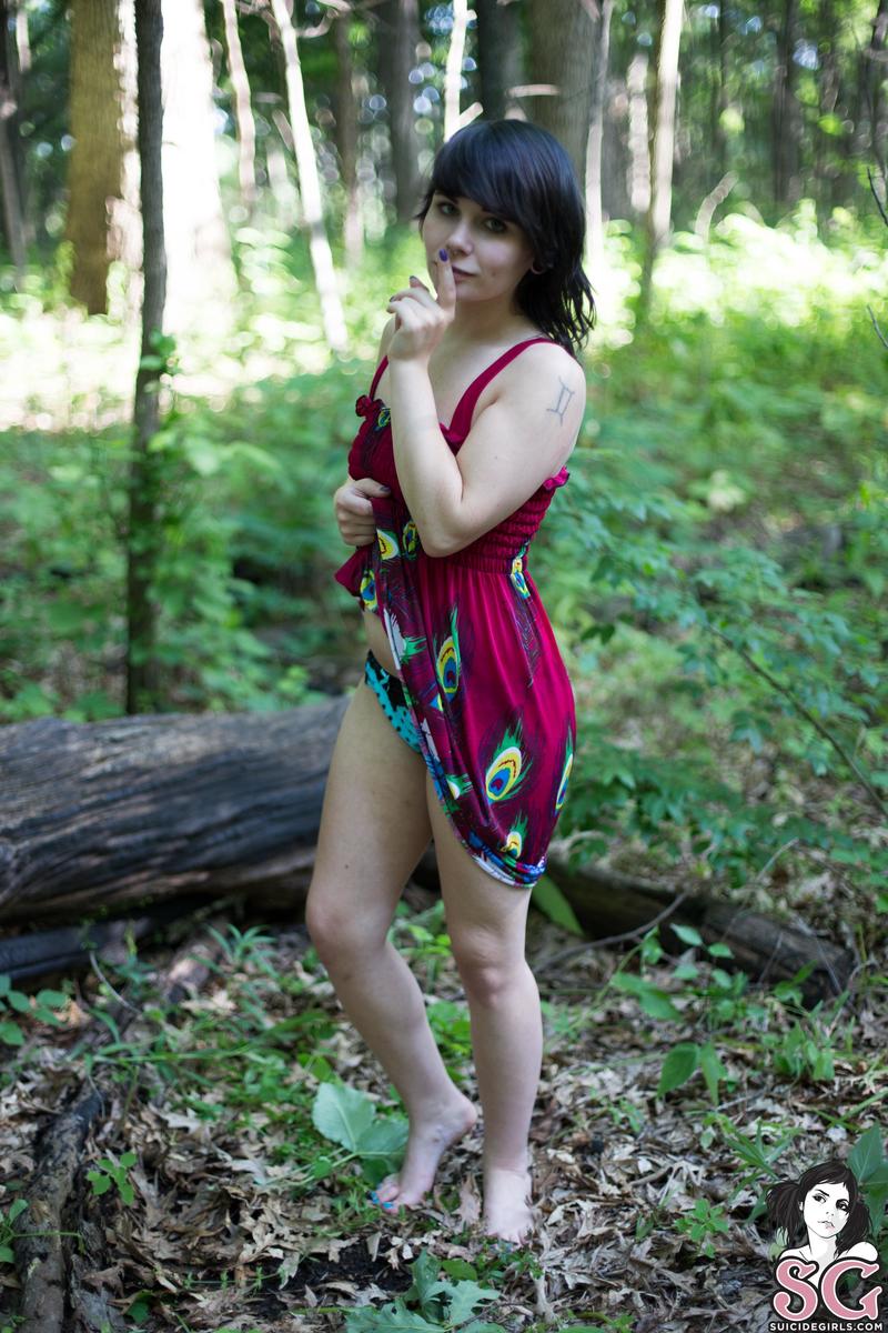 dollettamarionette-aloneinthewoods-05.jpg