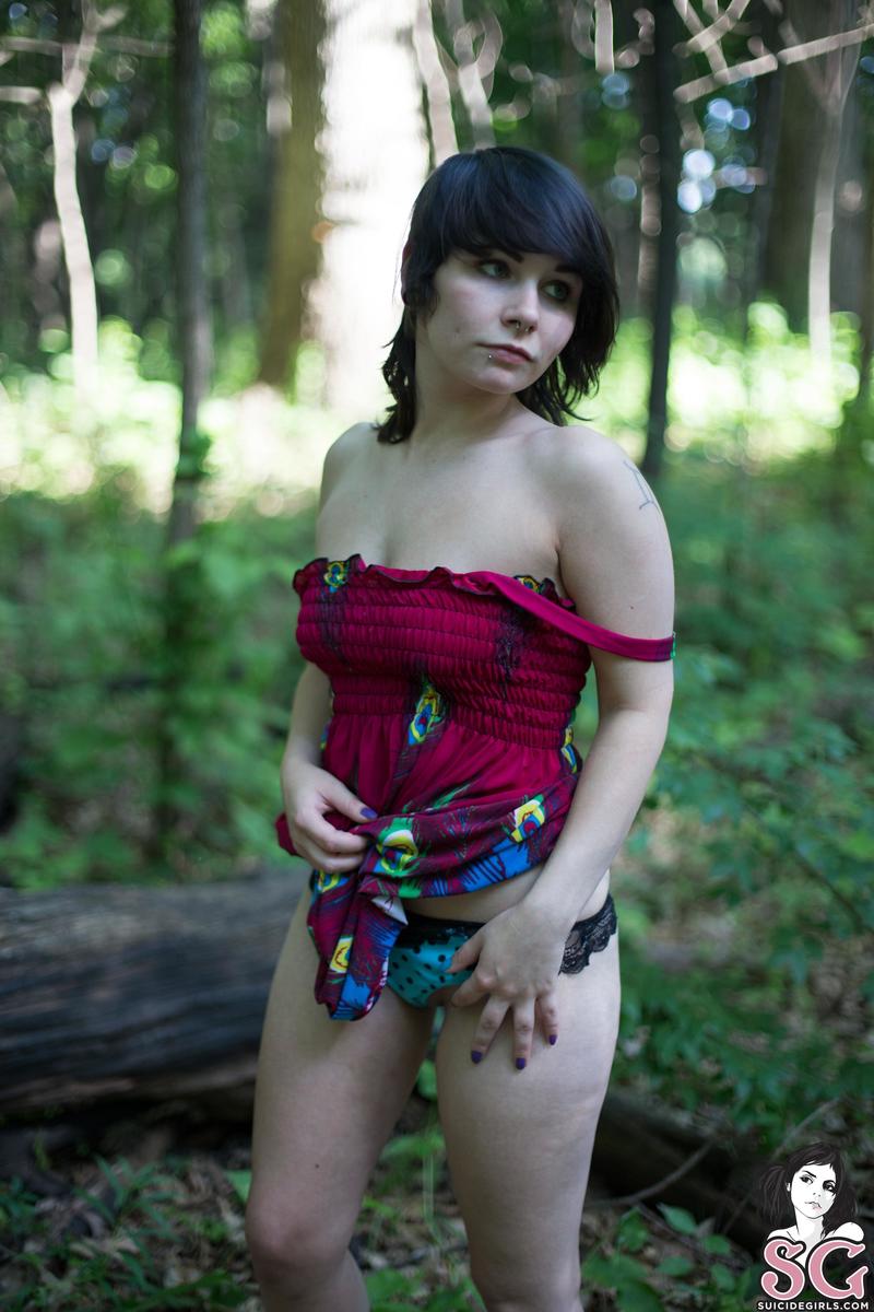 dollettamarionette-aloneinthewoods-09.jpg