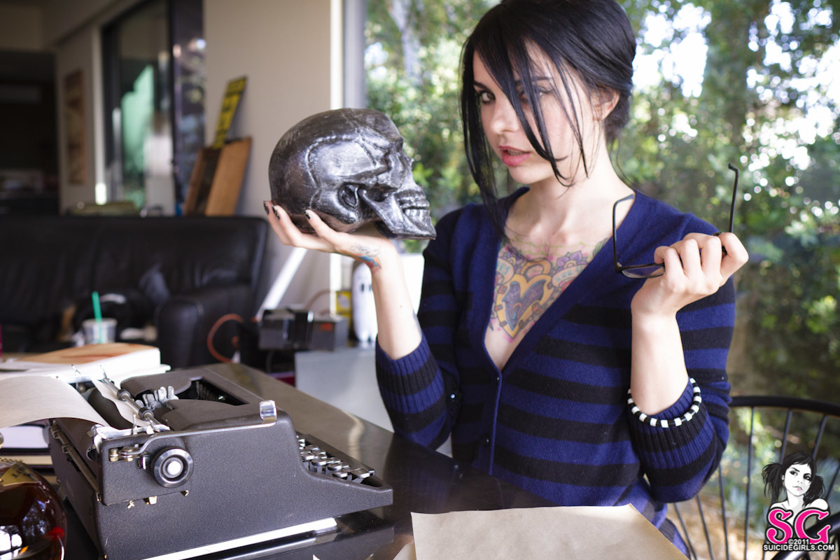 pandie-paperbackwriter-07.jpg