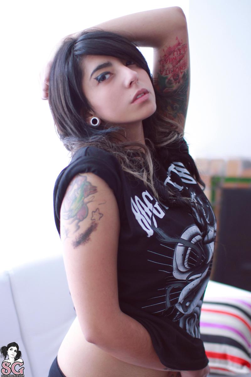 milou-whitedemonlovesong-03.jpg