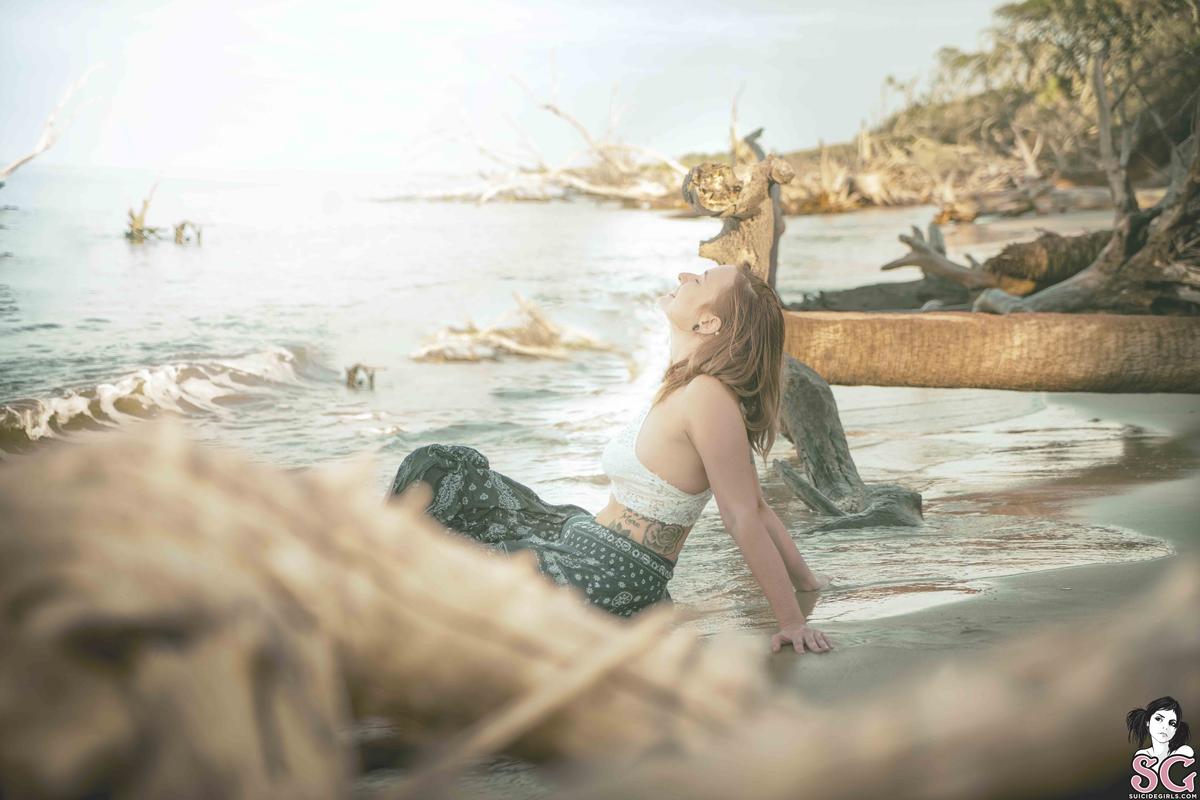 winterwanderlust-beautyandthebeach-01.jpg