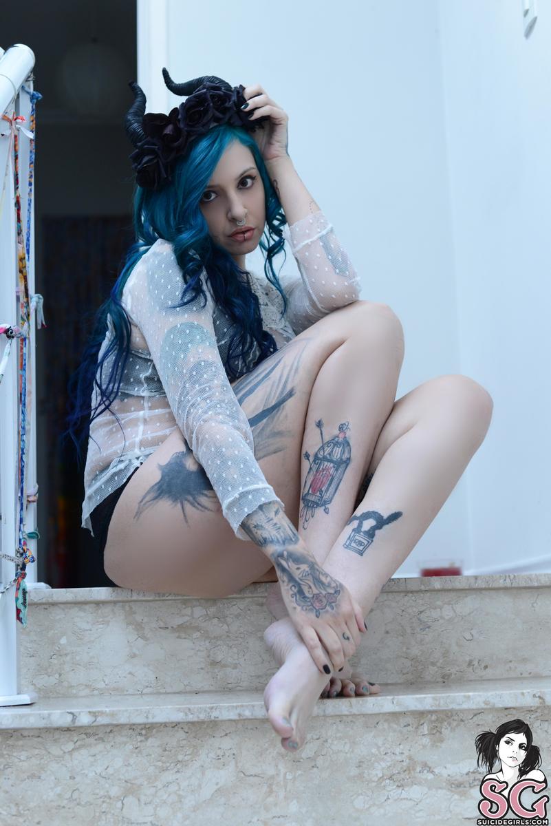 vanp-thedevilini-07.jpg