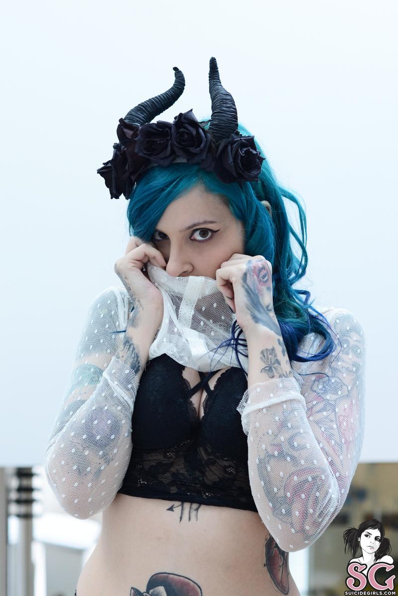 vanp-thedevilini-13.jpg