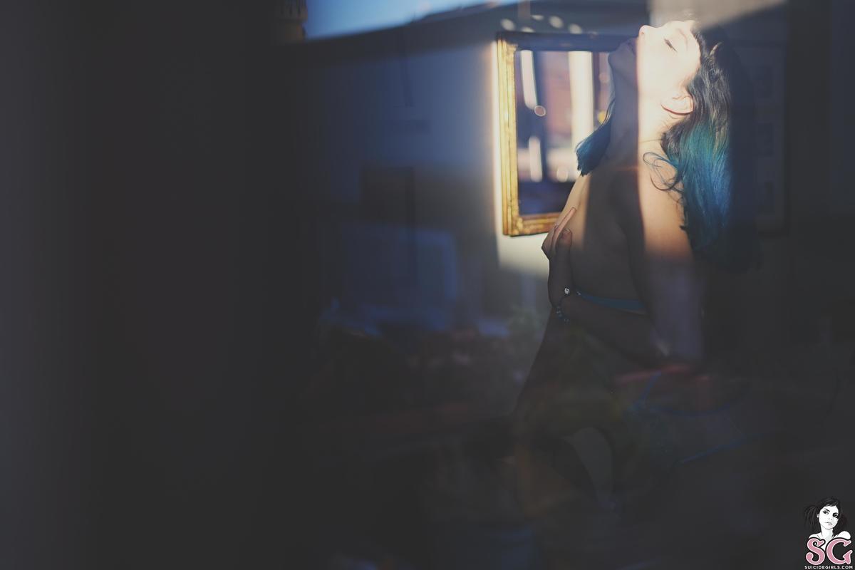 selinia-mirrormirroronthewall-13.jpg