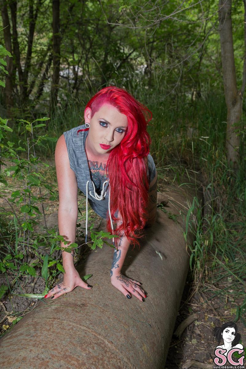 arieldahlia-downbytheriverside-07.jpg
