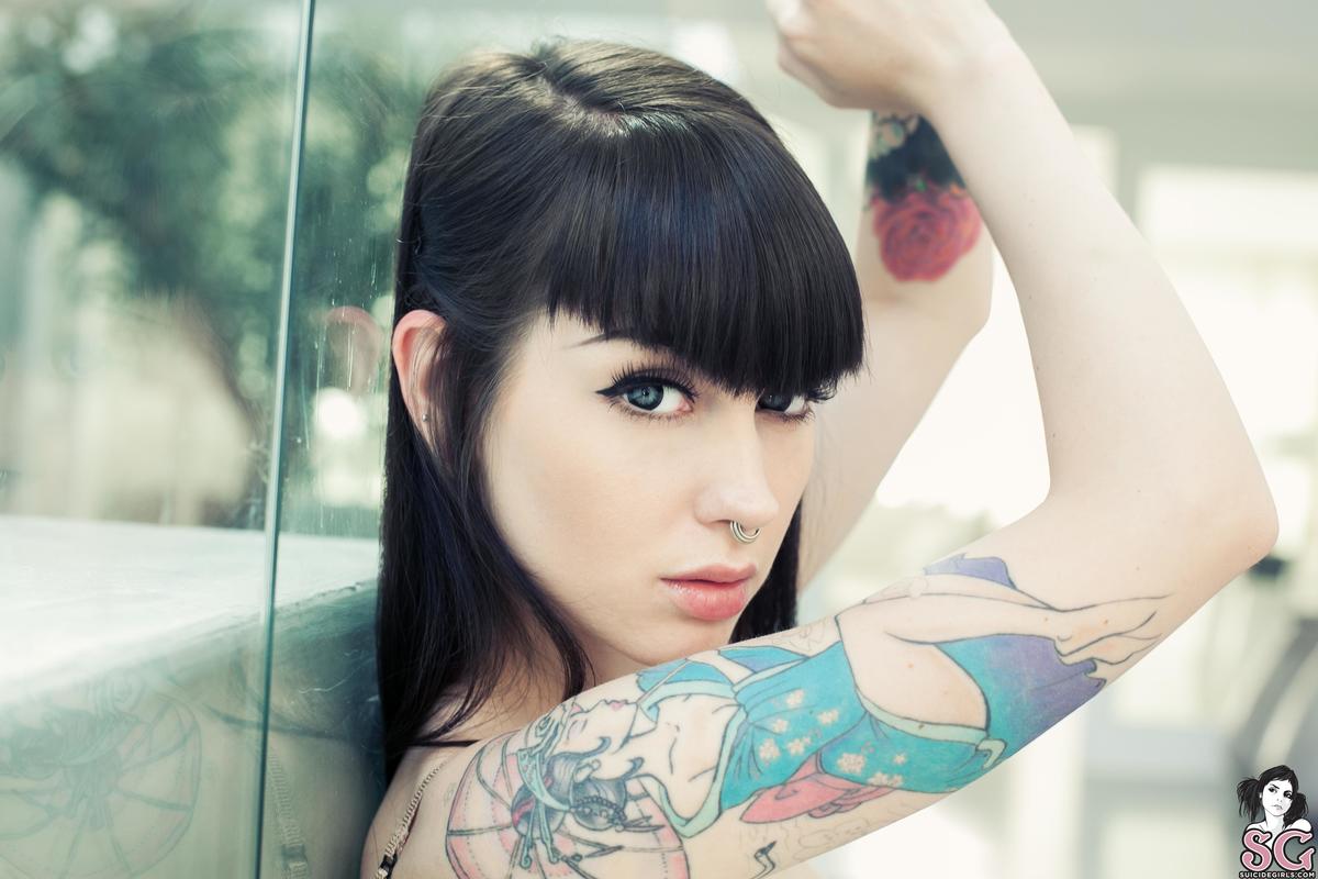 arwen-clandestine-03.jpg