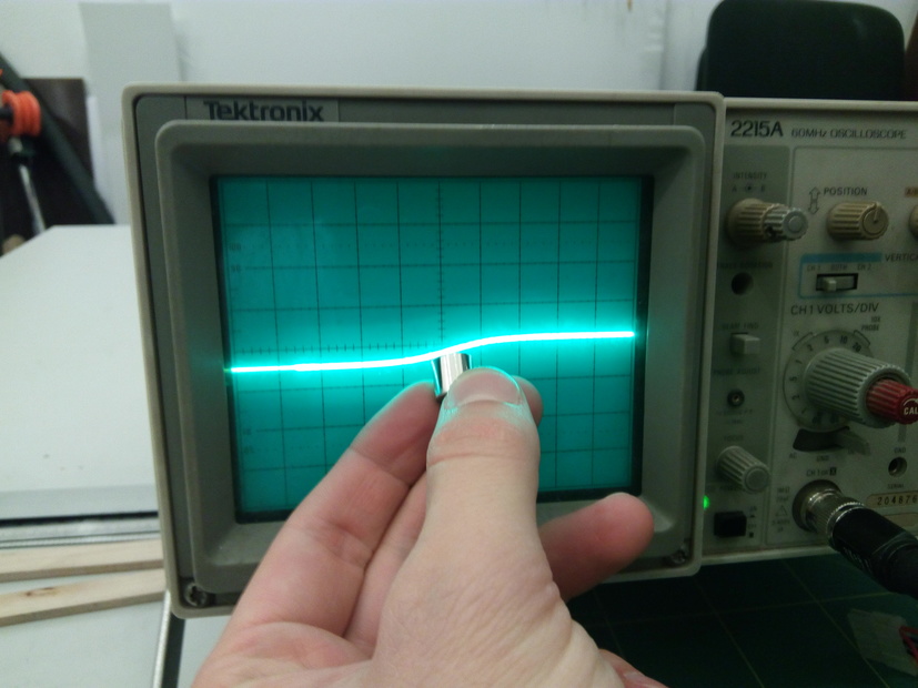 Magnet & oscilloscope