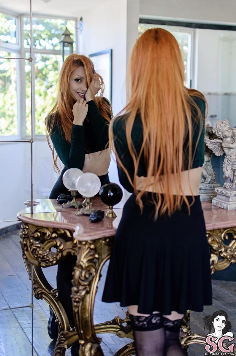arianetavares-scrying-03.jpg