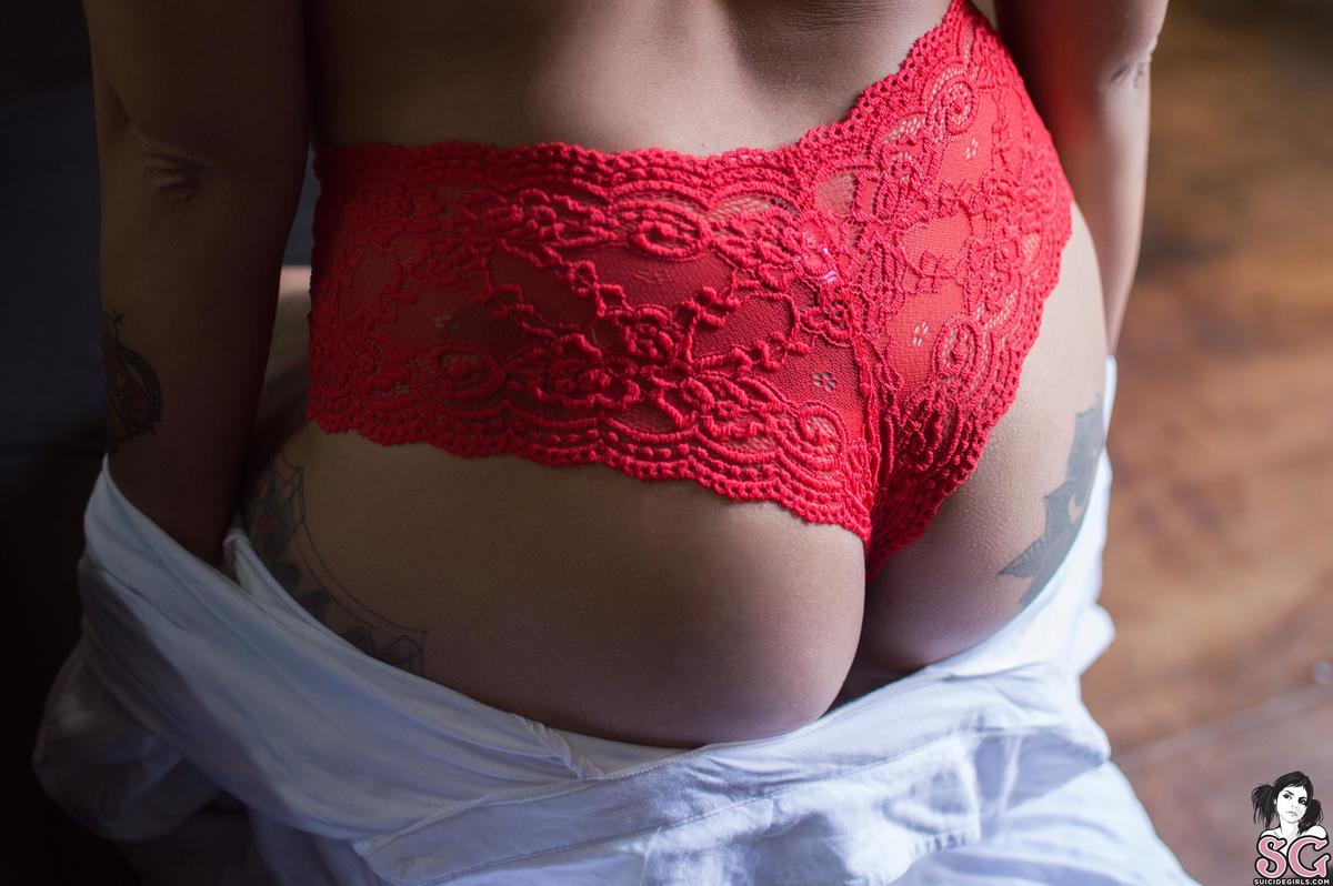 blackpanter-ladyinred-07.jpg