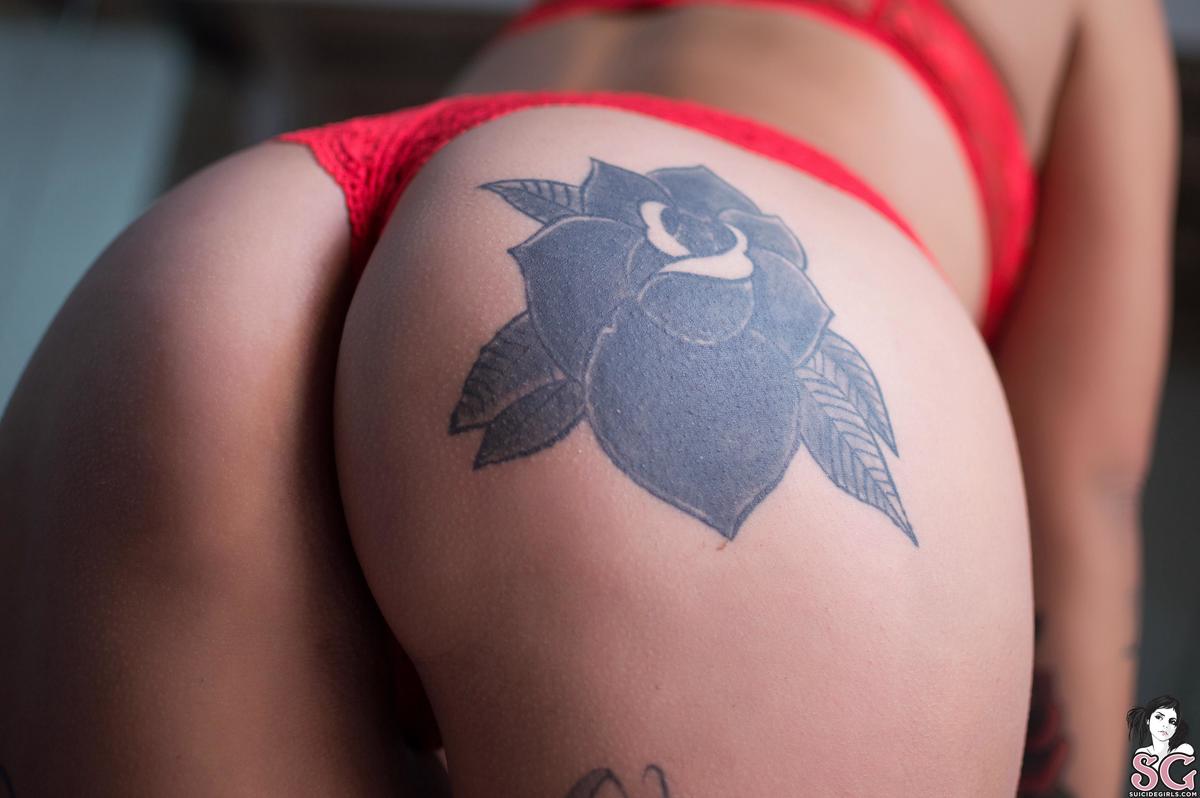blackpanter-ladyinred-13.jpg