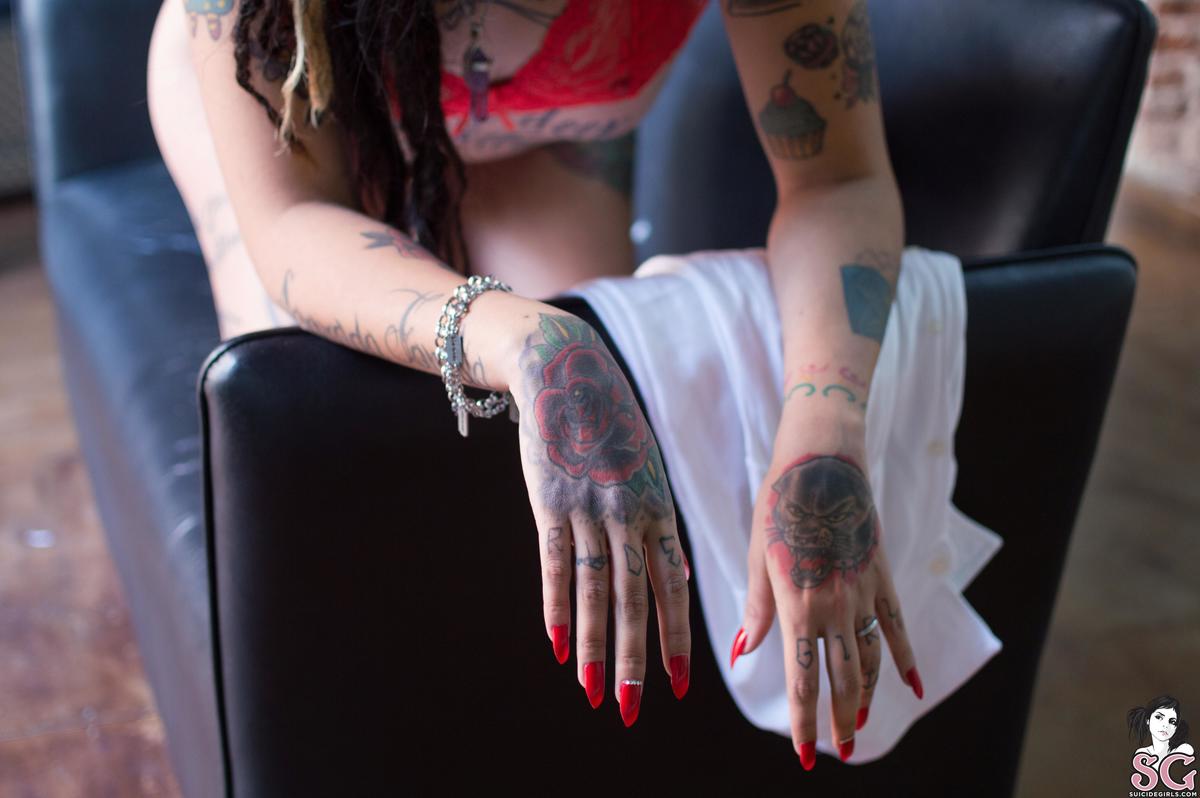blackpanter-ladyinred-17.jpg