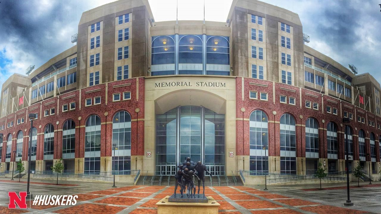 MemorialStadium.jpg