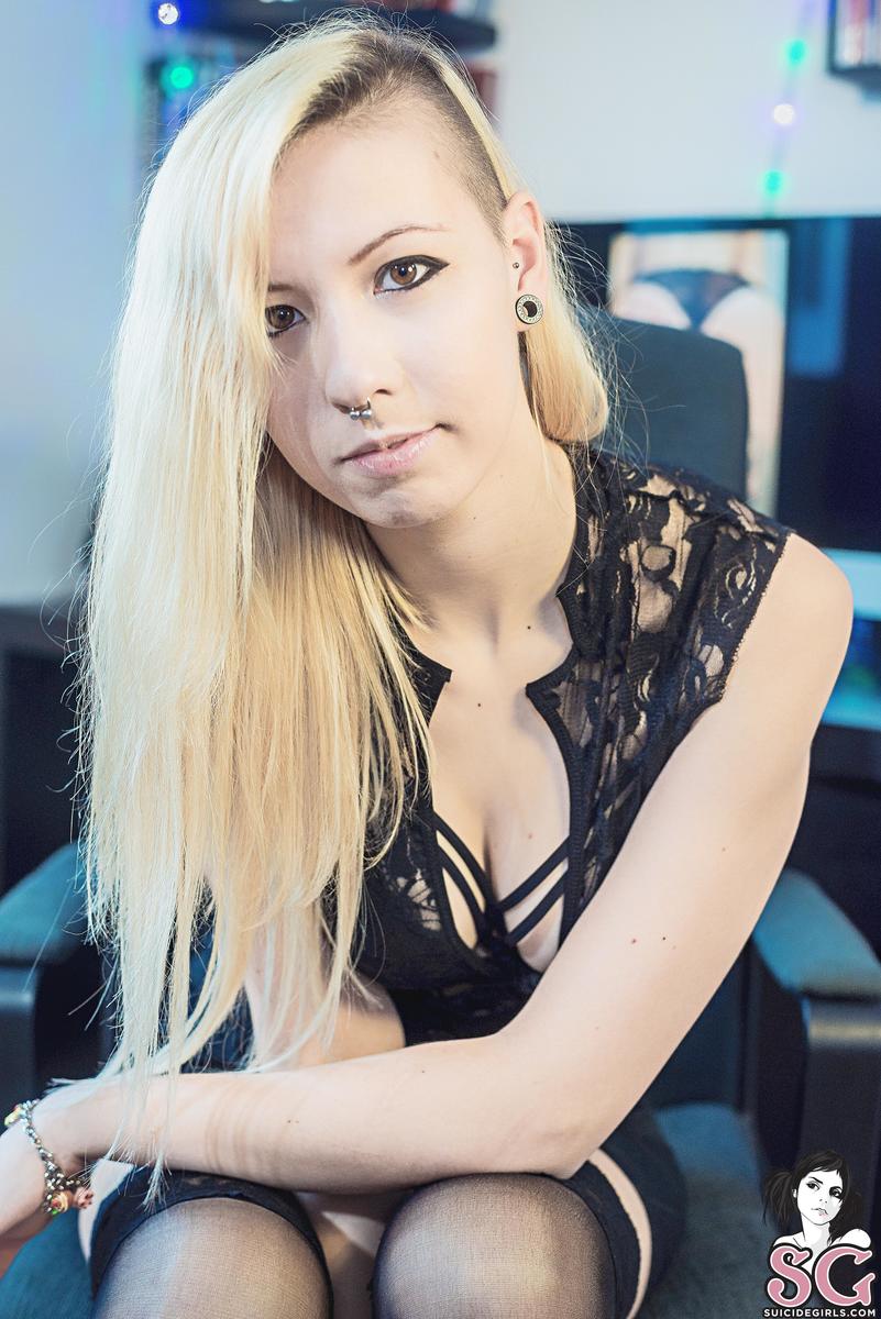 eliieweeds-onceuponatime-01.jpg
