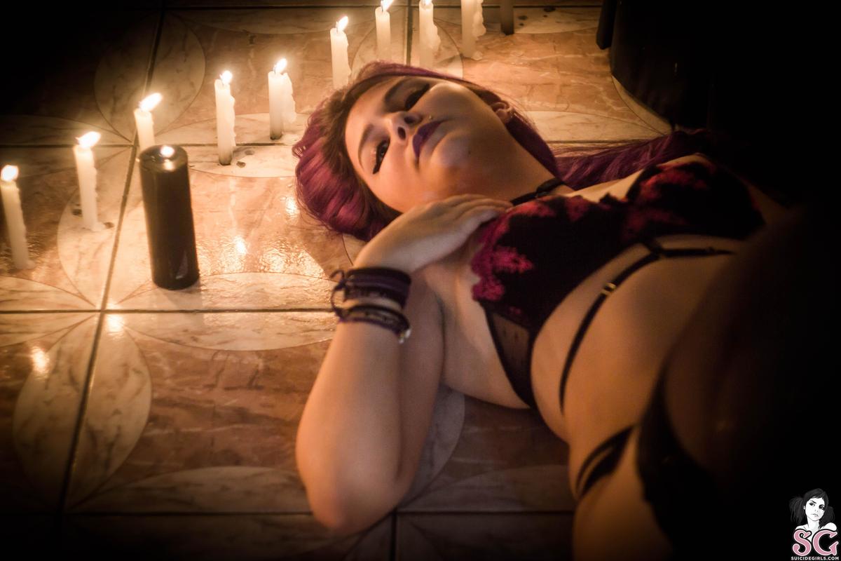 larapurple-playingwithfire-13.jpg