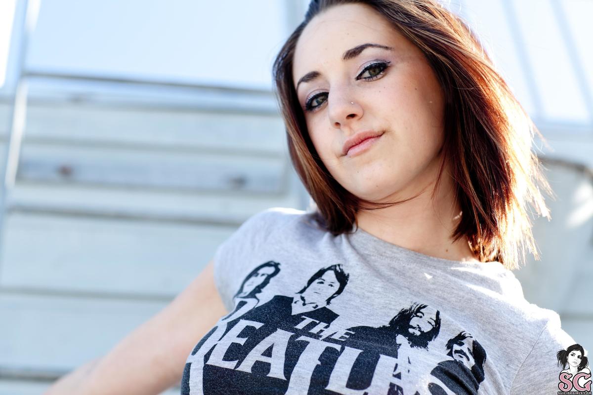 aleon-girlwithkaleidoscopeeyes-05.jpg