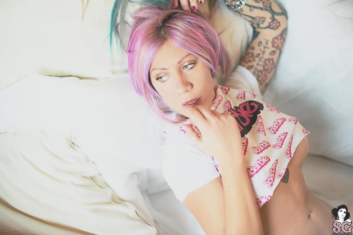 destiny-pinkyandteasing-01.jpg