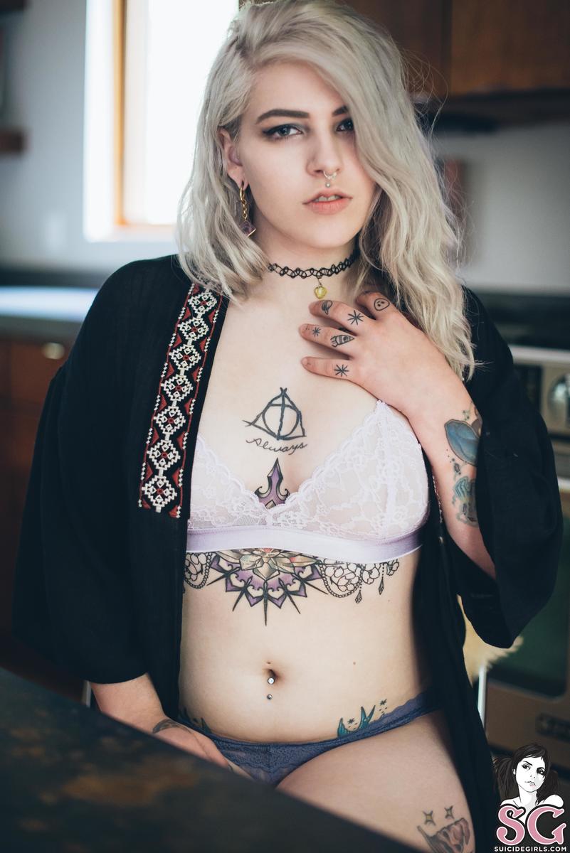 nixie-metalanddust-01.jpg