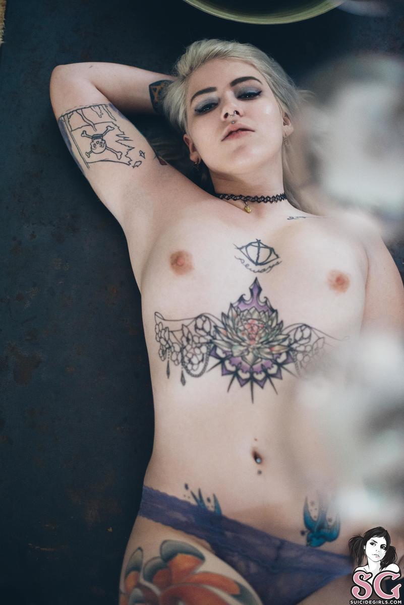 nixie-metalanddust-23.jpg