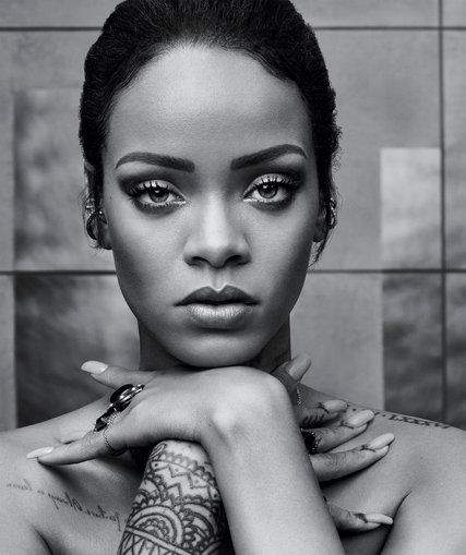 rihannafacegrey.jpg