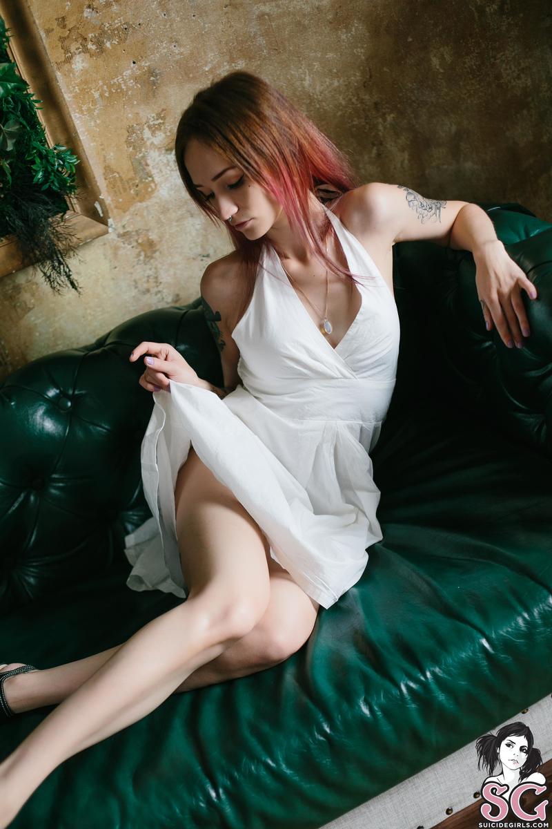 juliatyki-whiteswan-05.jpg