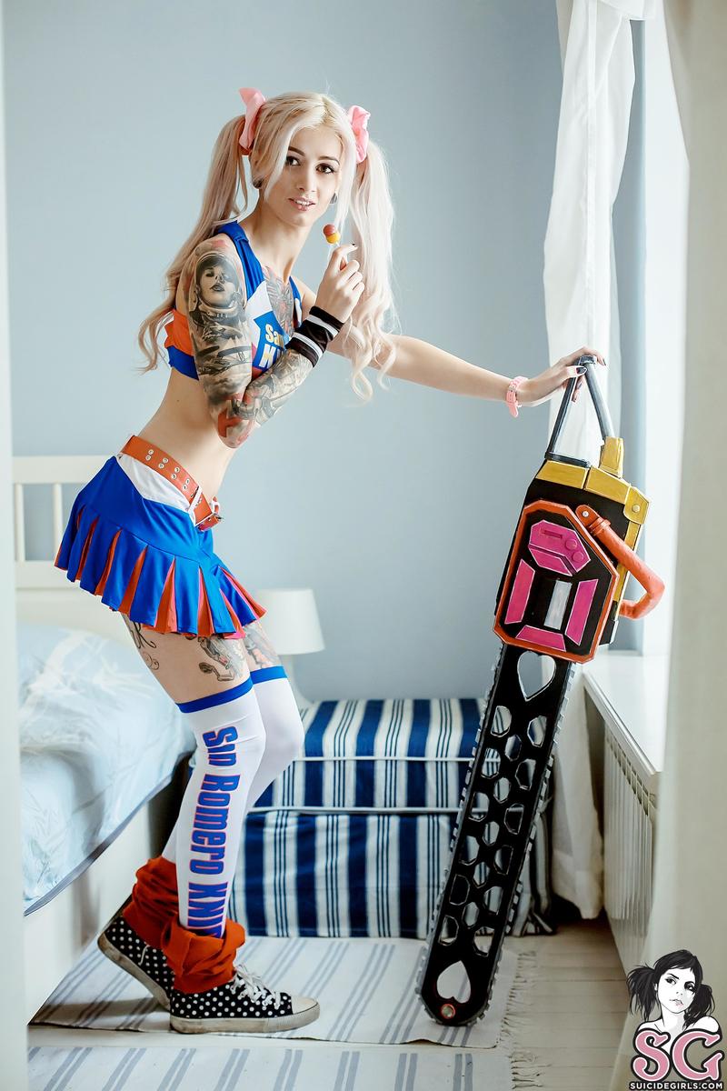 avrora-thegirlwiththechainsaw-01.jpg