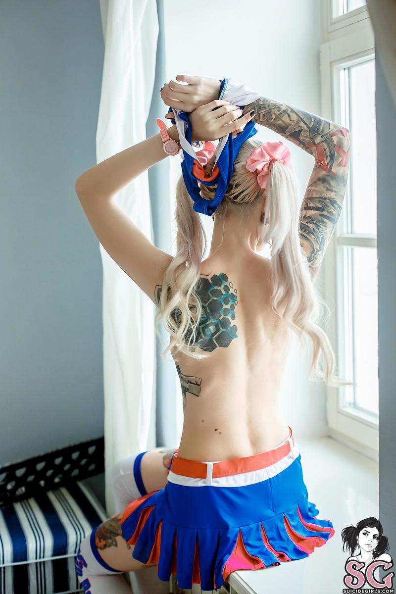 avrora-thegirlwiththechainsaw-11.jpg