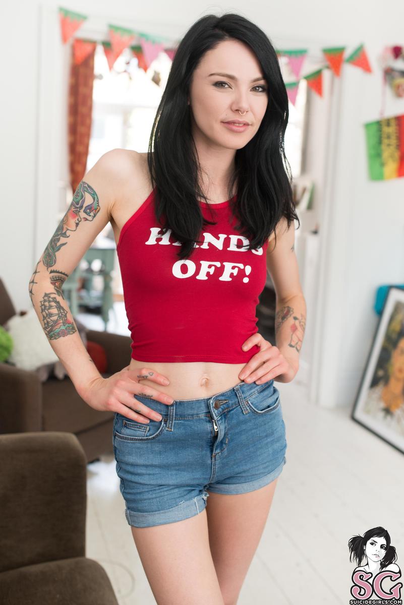 vikki-handsoff-01.jpg