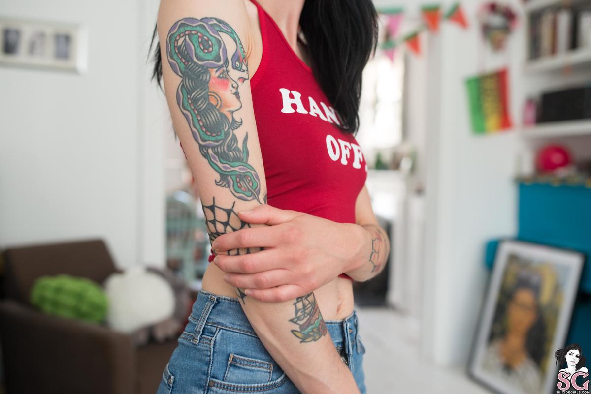 vikki-handsoff-07.jpg