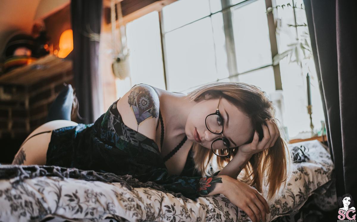 bae-helloeuphoria-03.jpg