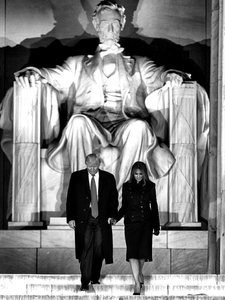 rsz_trump__melania_lincoln_memorial.jpg
