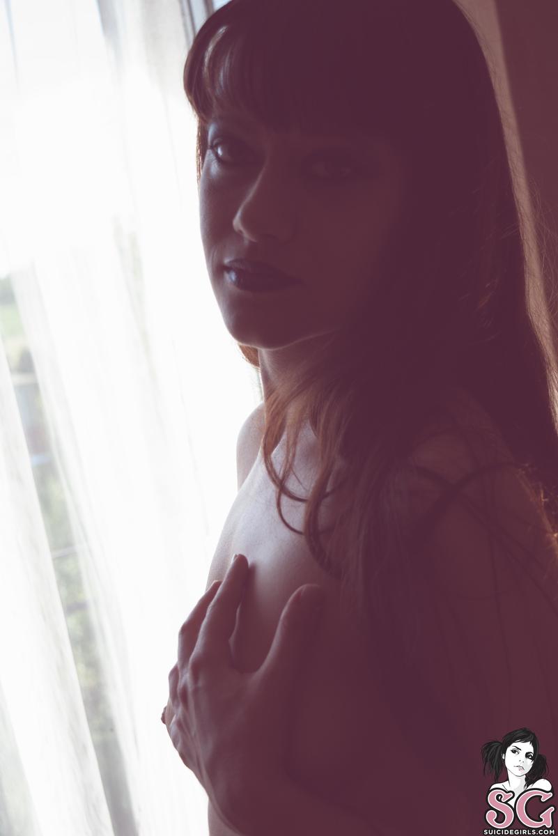 steamygirl-sittininthemorningsun-35.jpg