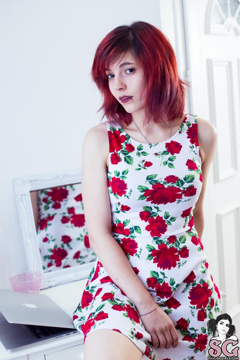 shanyya-rosesarered-05.jpg