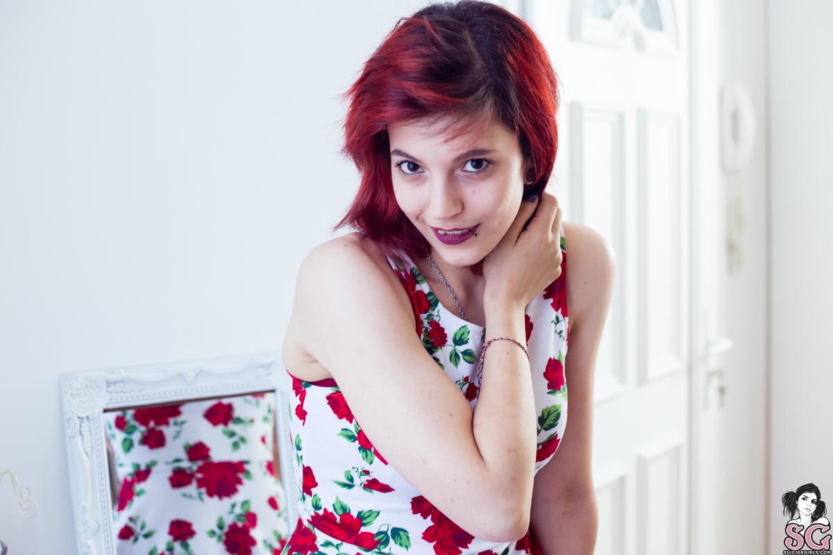 shanyya-rosesarered-07.jpg