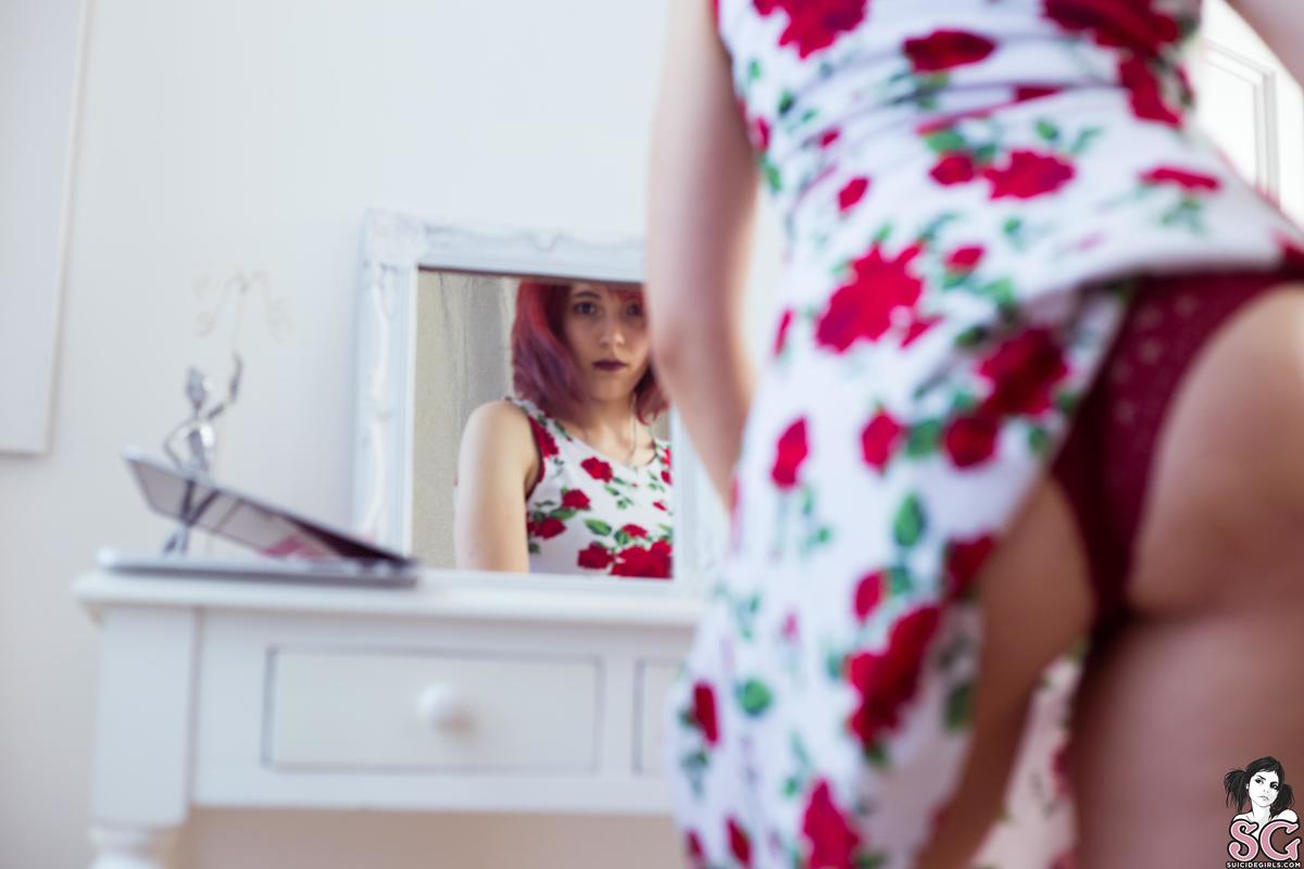 shanyya-rosesarered-09.jpg