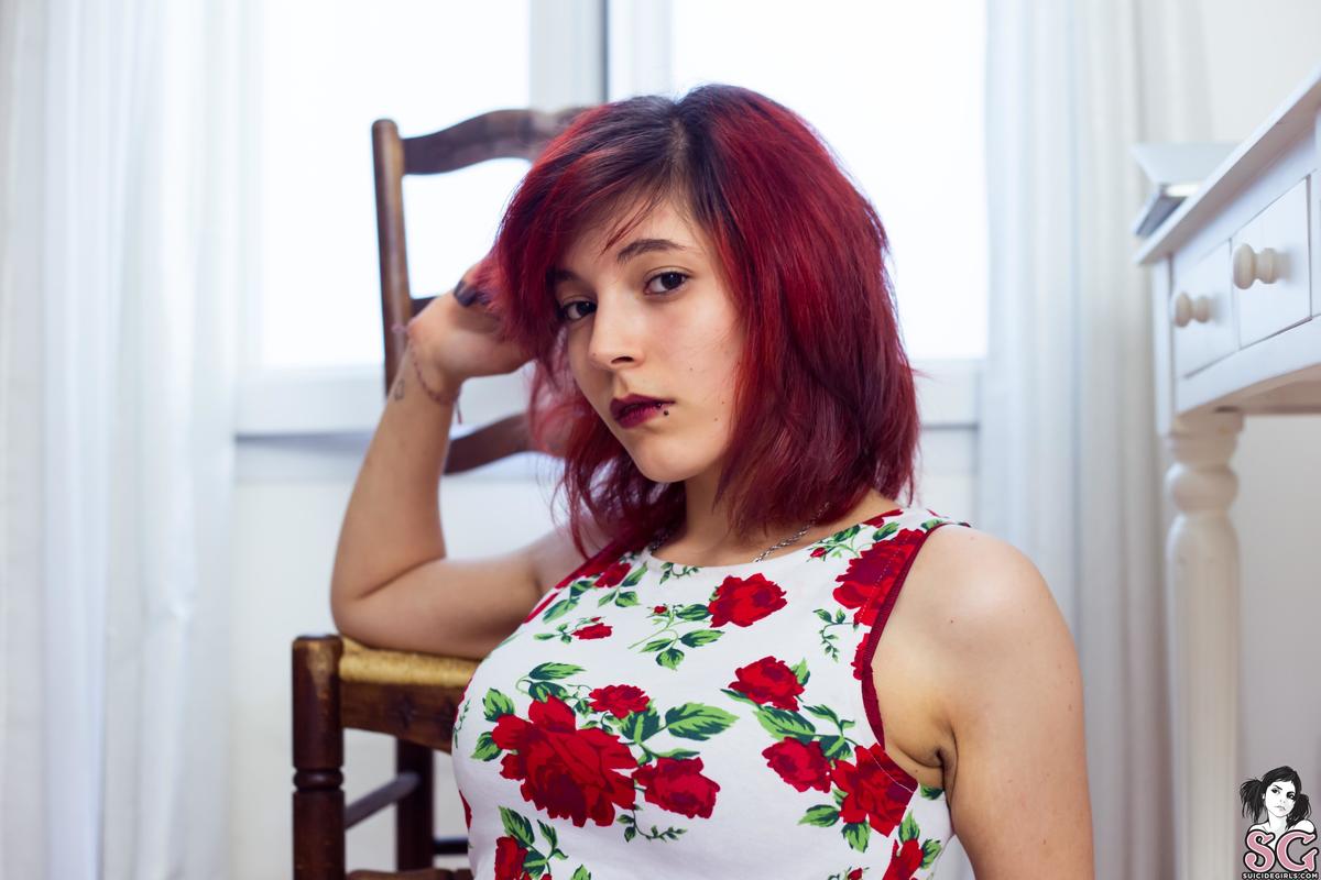 shanyya-rosesarered-11.jpg