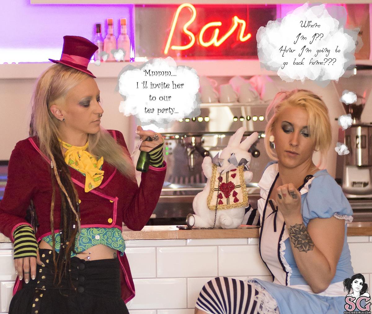 samvonduniya-alicemeetsthemadhatter-01.jpg