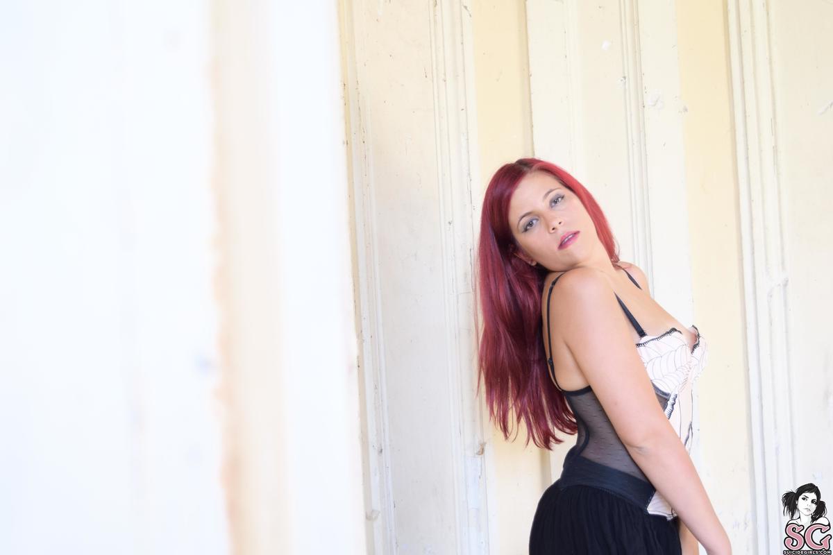 meryjane-tanlinesinaforsakenplace-03.jpg