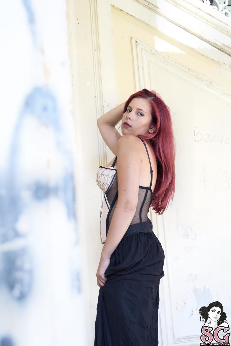 meryjane-tanlinesinaforsakenplace-07.jpg