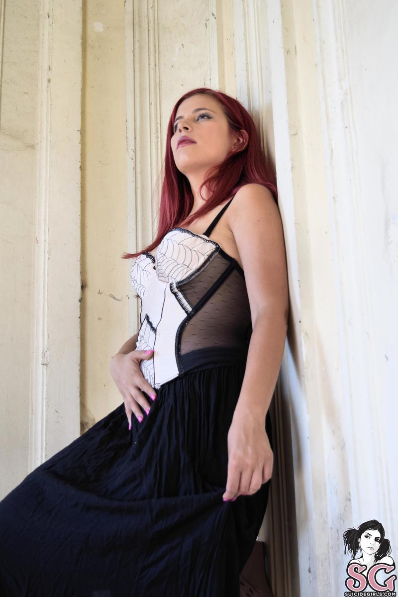 meryjane-tanlinesinaforsakenplace-13.jpg