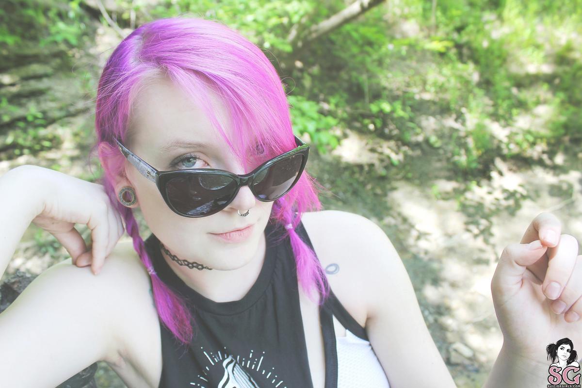 faebelle-weknowyourorder-03.jpg