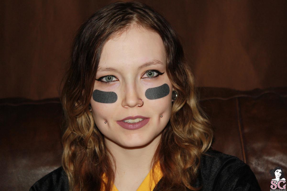 caitlinrochelle-fortheloveoffootball-01.jpg
