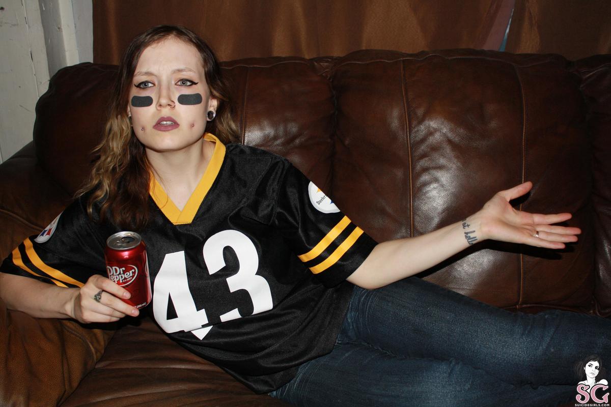 caitlinrochelle-fortheloveoffootball-03.jpg