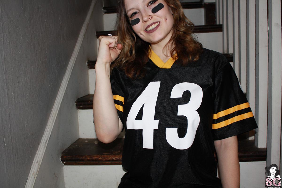 caitlinrochelle-fortheloveoffootball-05.jpg