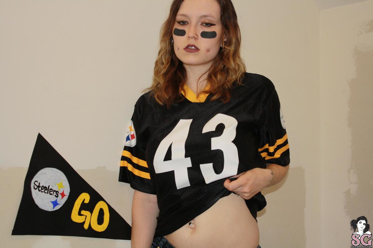 caitlinrochelle-fortheloveoffootball-07.jpg