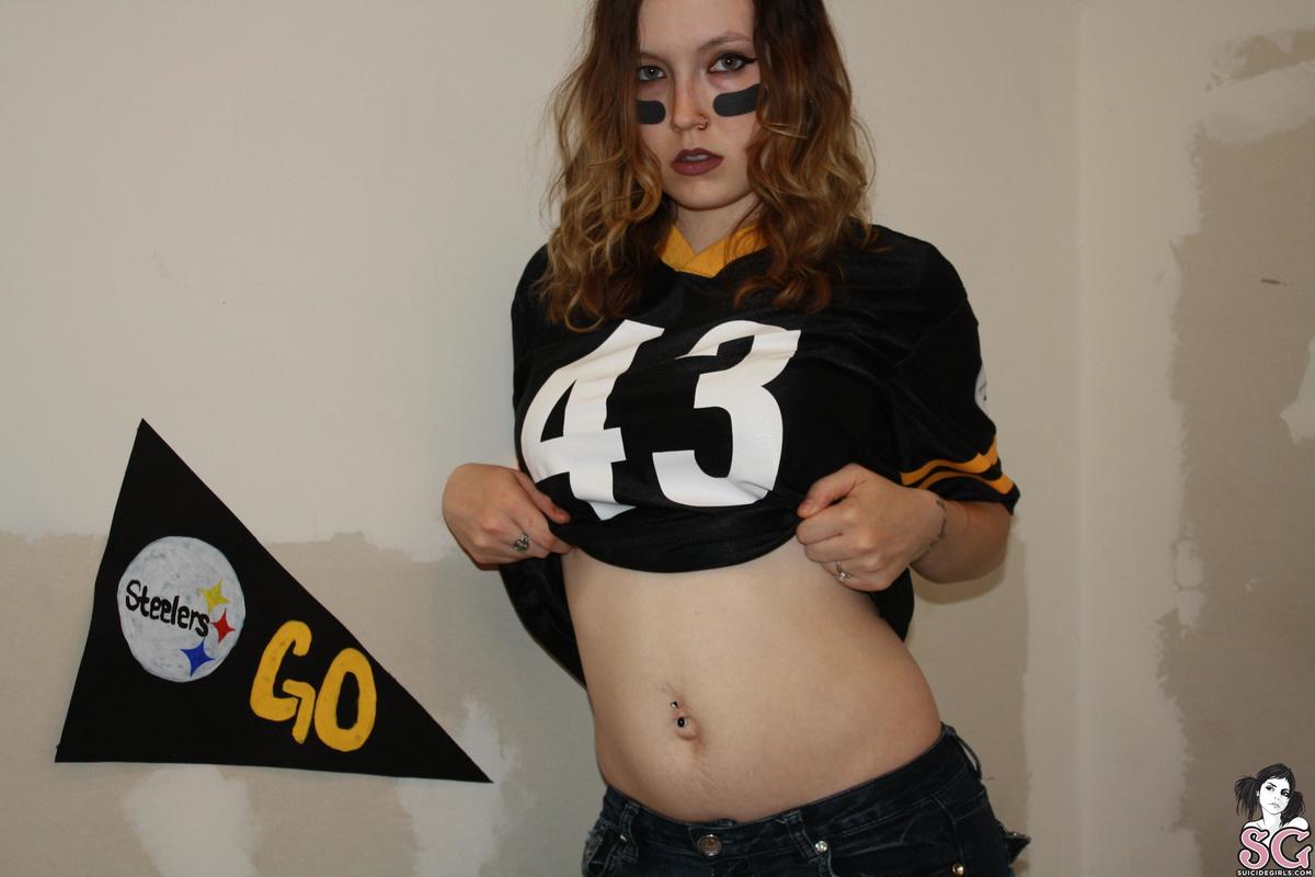 caitlinrochelle-fortheloveoffootball-09.jpg