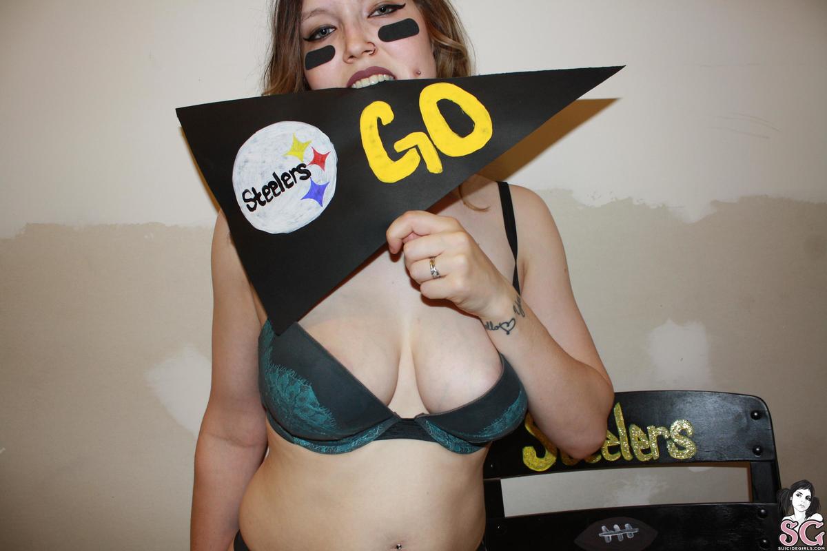 caitlinrochelle-fortheloveoffootball-23.jpg