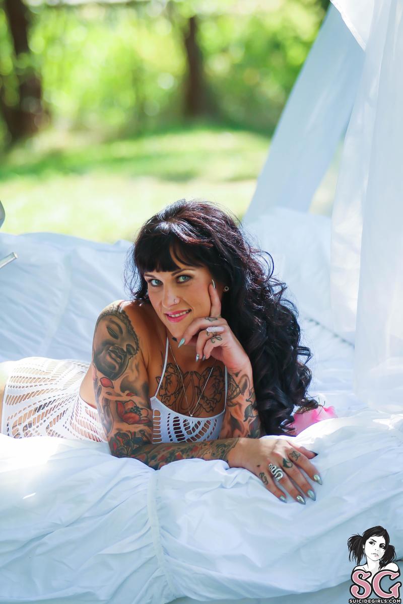 neskaona-outdoorboudoir-03.jpg